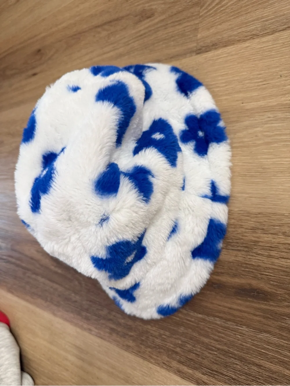 Women Plush Floral Bucket Hat in White and Blue